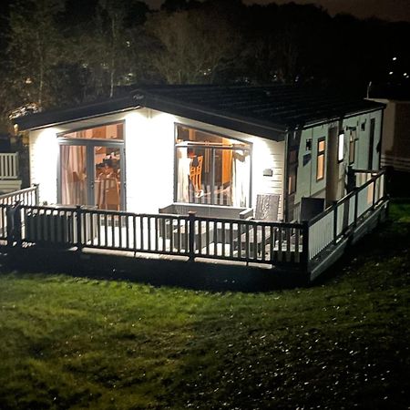 Luxury Lodge On Edge Of New Forest And 800M From Sea Entertainment And Leisure Passes Included 米尔福德昂西 外观 照片