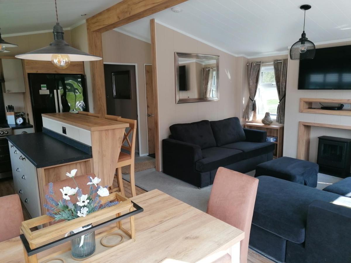 Luxury Lodge On Edge Of New Forest And 800M From Sea Entertainment And Leisure Passes Included 米尔福德昂西 外观 照片