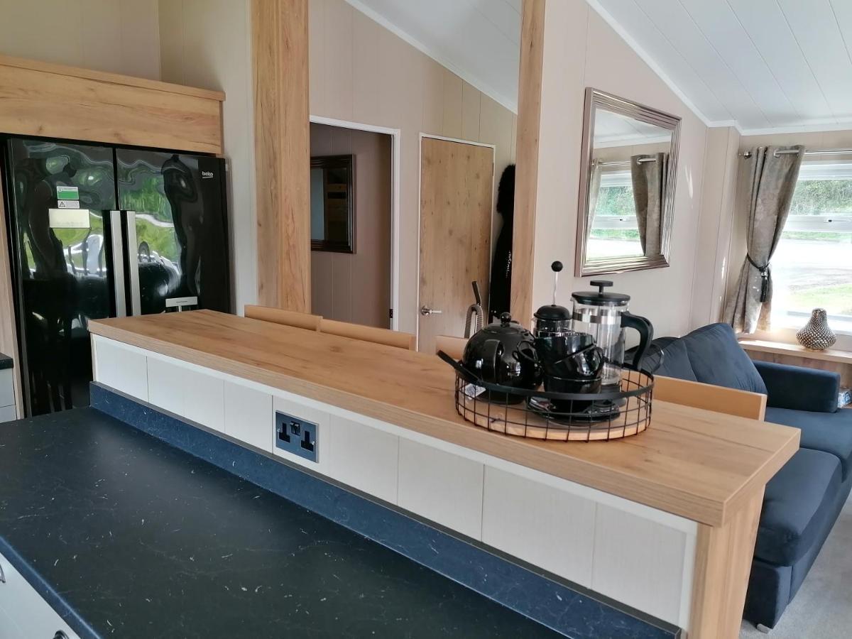 Luxury Lodge On Edge Of New Forest And 800M From Sea Entertainment And Leisure Passes Included 米尔福德昂西 外观 照片
