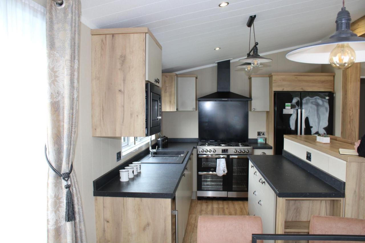 Luxury Lodge On Edge Of New Forest And 800M From Sea Entertainment And Leisure Passes Included 米尔福德昂西 外观 照片