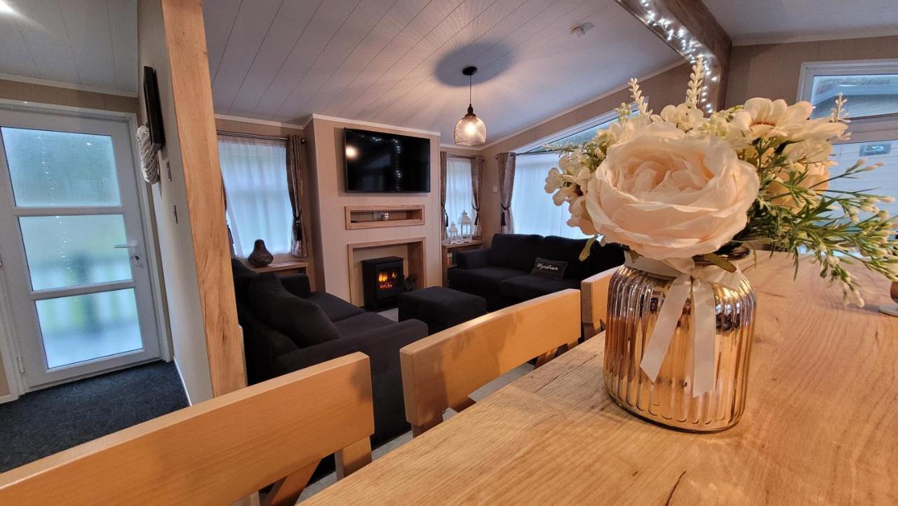Luxury Lodge On Edge Of New Forest And 800M From Sea Entertainment And Leisure Passes Included 米尔福德昂西 外观 照片