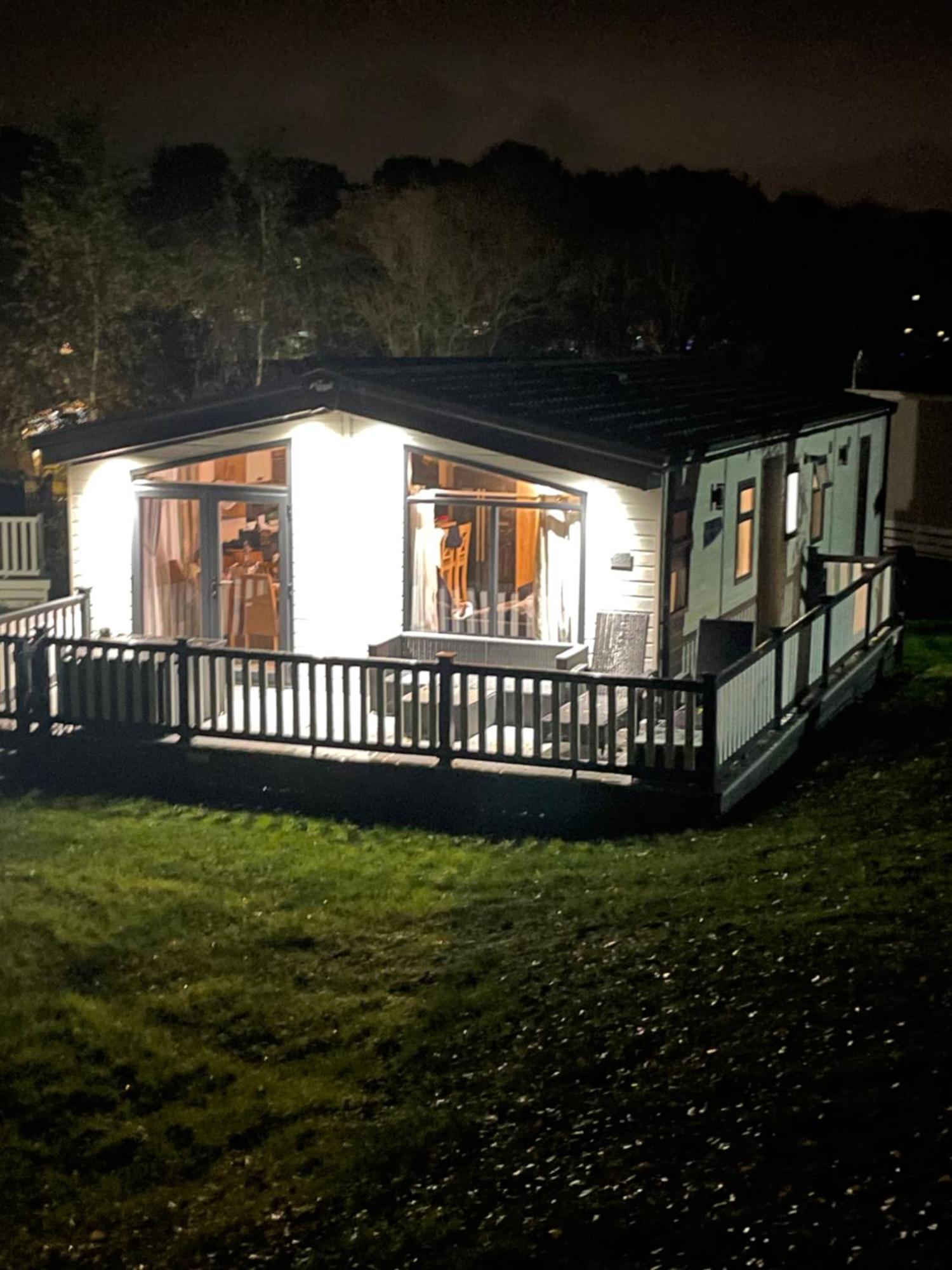 Luxury Lodge On Edge Of New Forest And 800M From Sea Entertainment And Leisure Passes Included 米尔福德昂西 外观 照片